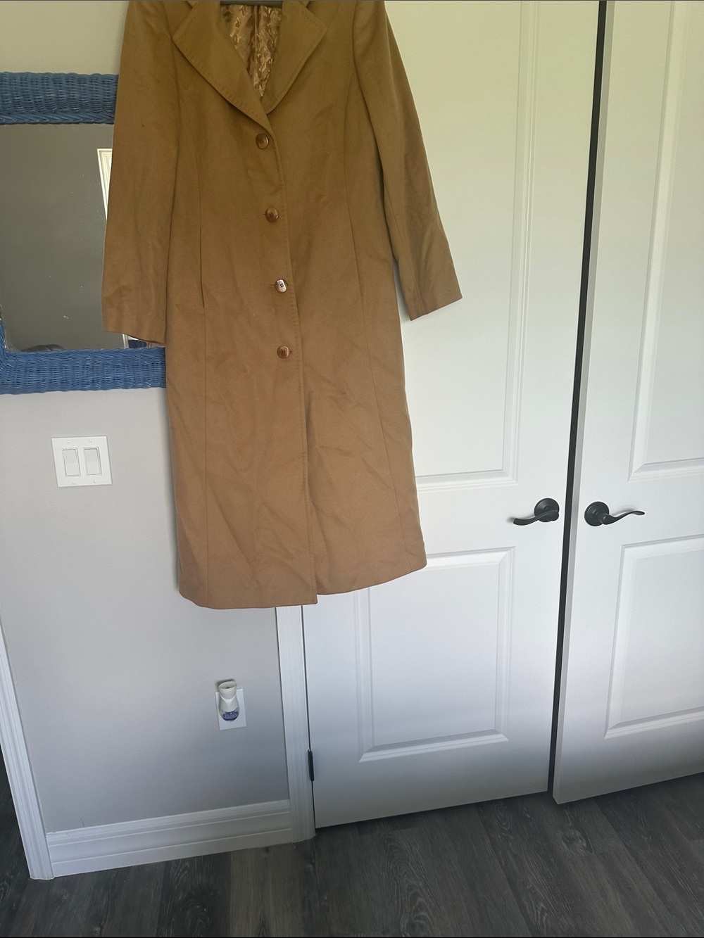 Women's Long Single-Breasted Trench Coat in Camel